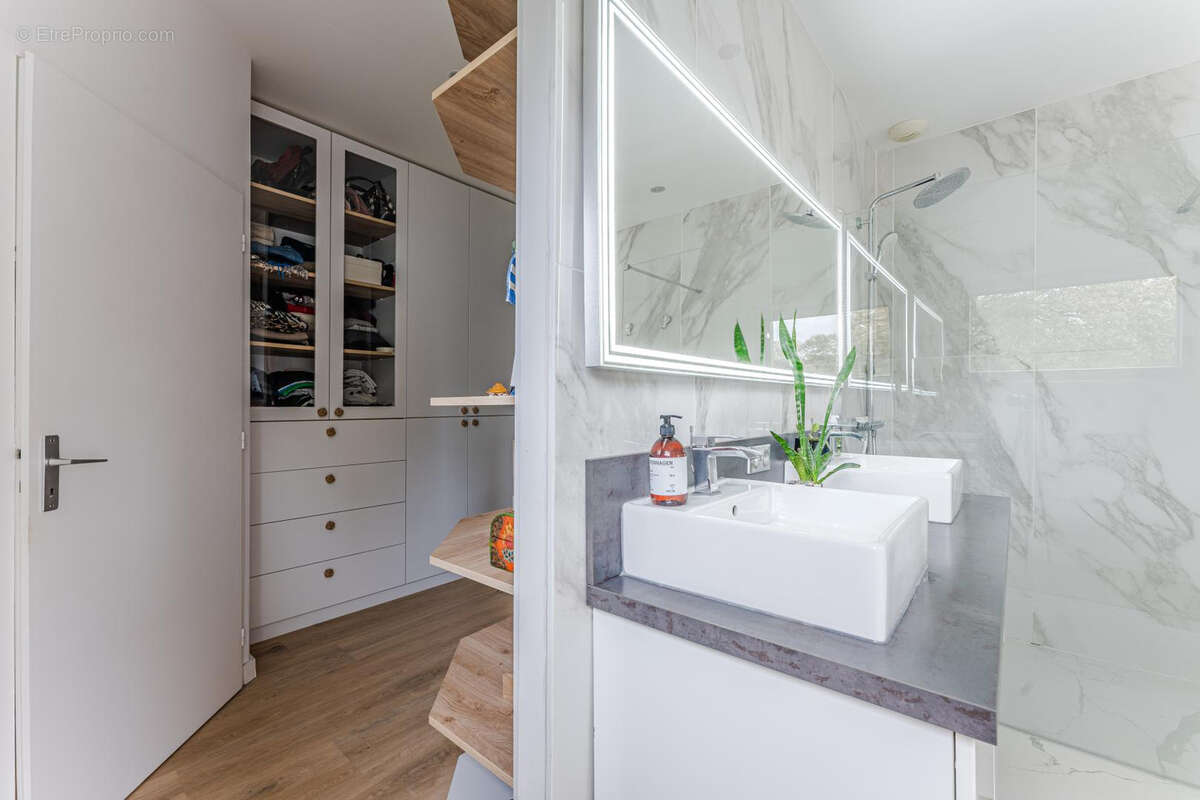 Maison à CAMBLANES-ET-MEYNAC