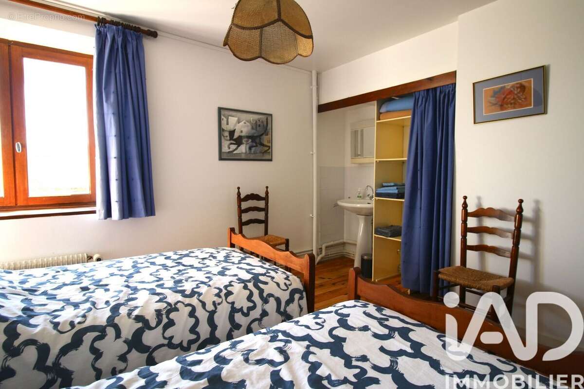 Maison 330 m² à Saint-Germain-L'herm  - photo 9