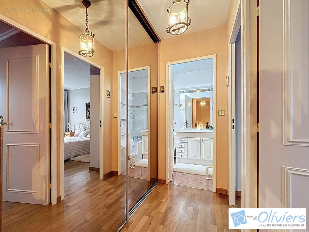 Maison à VOISINS-LE-BRETONNEUX