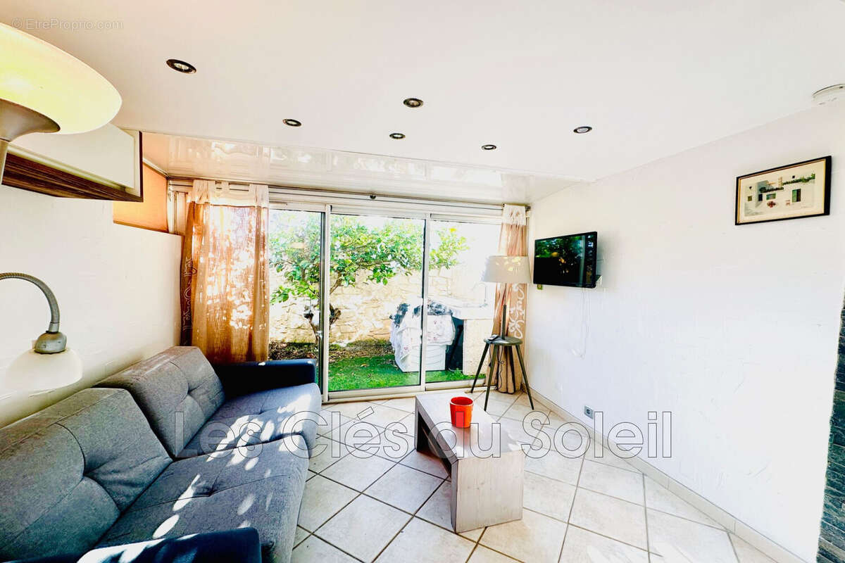 Appartement à LA LONDE-LES-MAURES