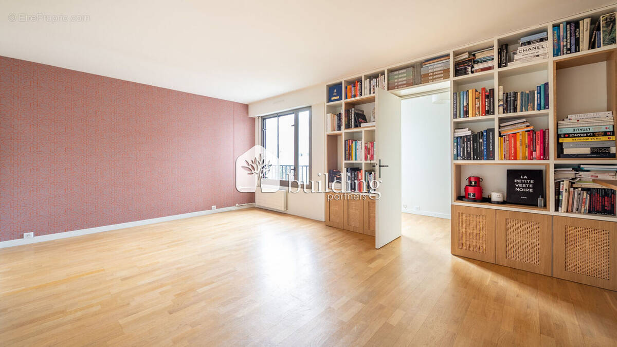 Appartement à NEUILLY-SUR-SEINE