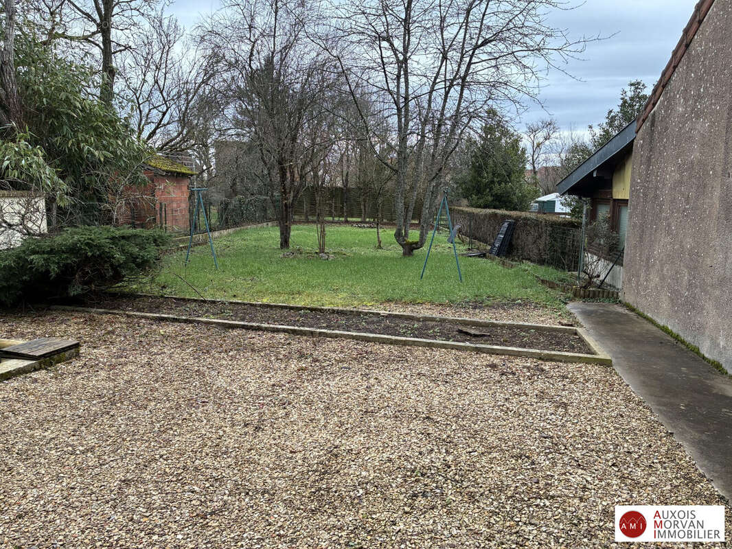 Maison à COURCELLES-LES-SEMUR