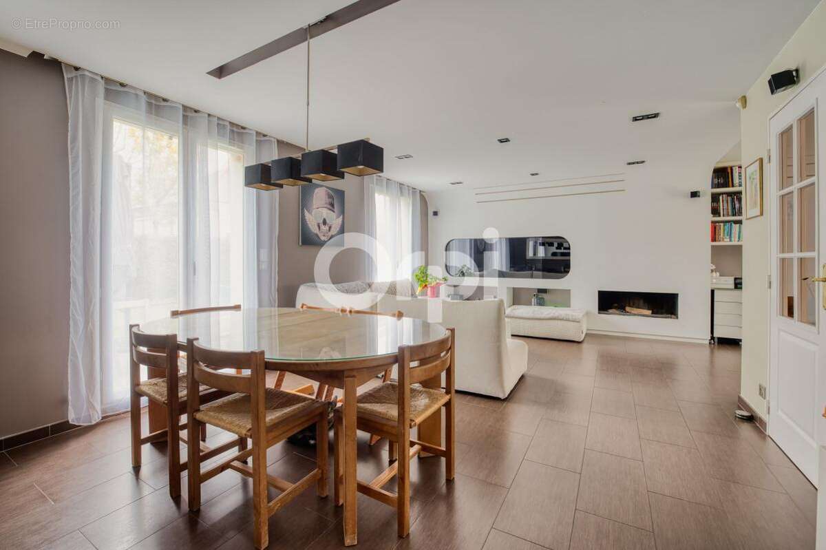 Maison à BUSSY-SAINT-GEORGES