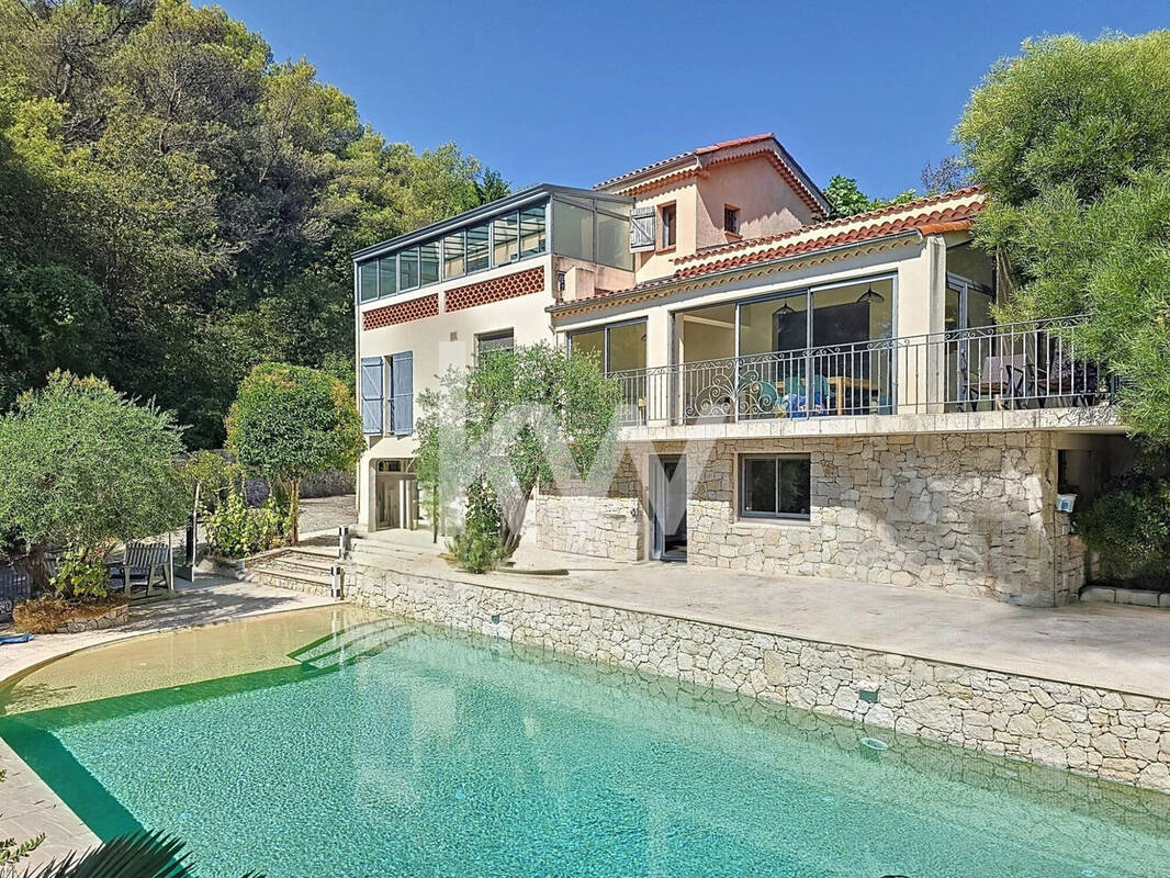 Maison à EZE