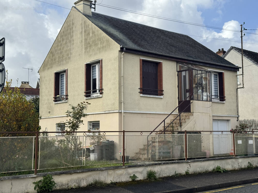 Maison à FLEURY-LES-AUBRAIS