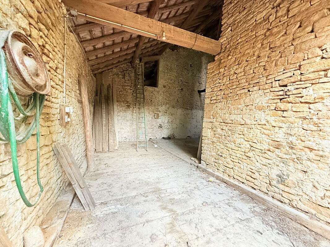 Maison à VYT-LES-BELVOIR
