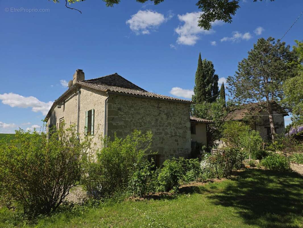 Maison à LAUZUN
