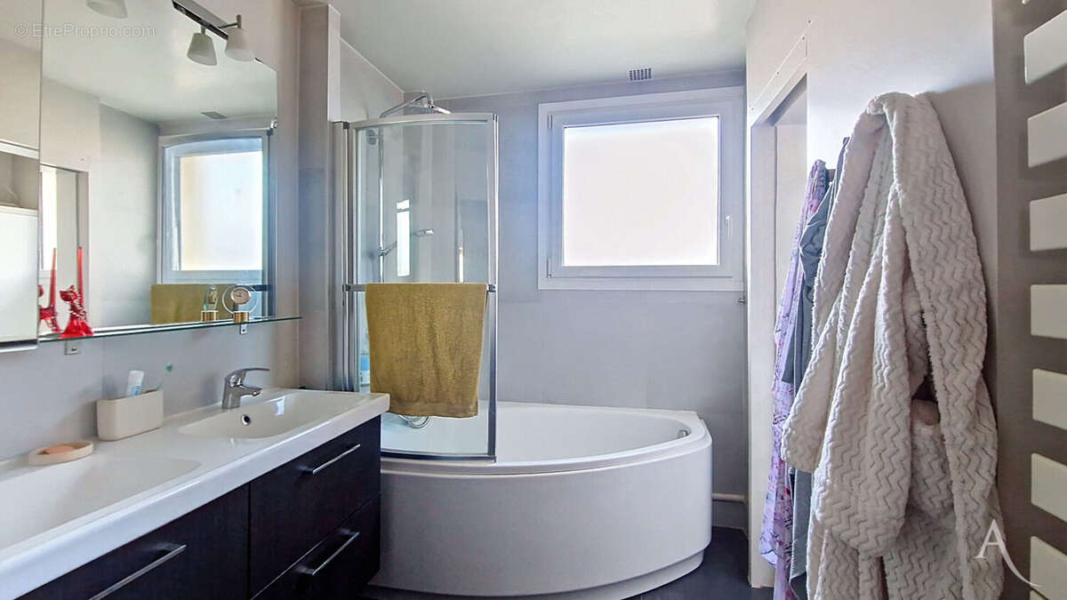 Appartement à PARIS-20E