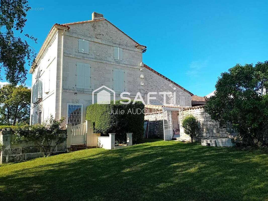 Photo 1 - Maison à HIERSAC