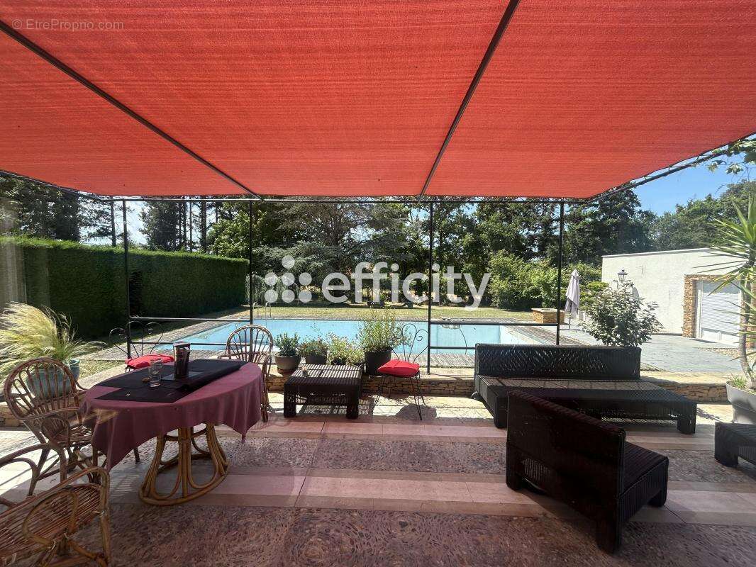 Maison à COMMELLE-VERNAY