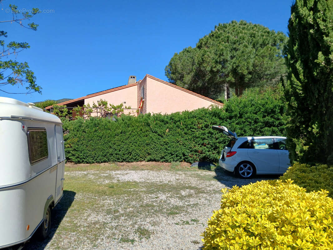 Maison à REYNES