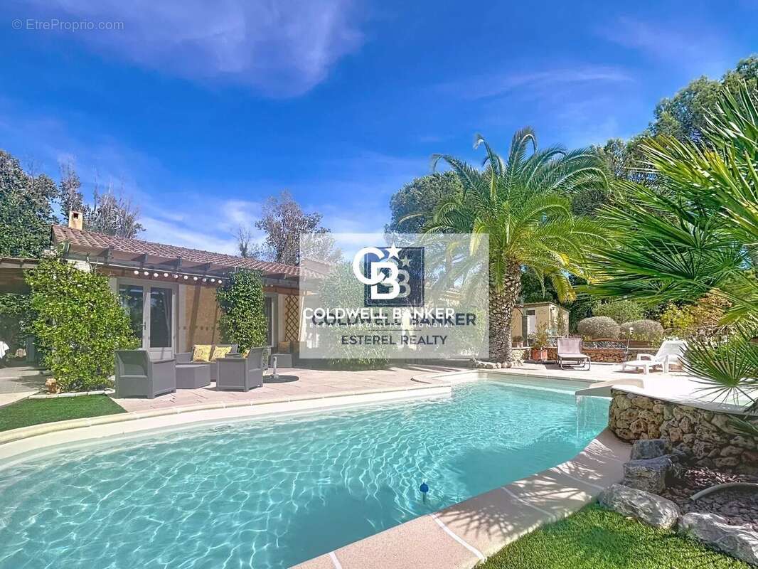 Maison à ROQUEBRUNE-SUR-ARGENS