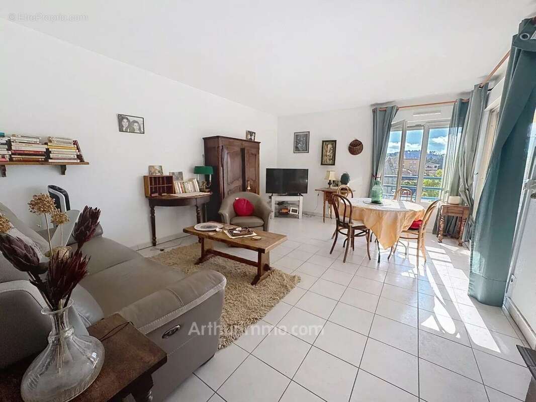 Appartement à MOUANS-SARTOUX