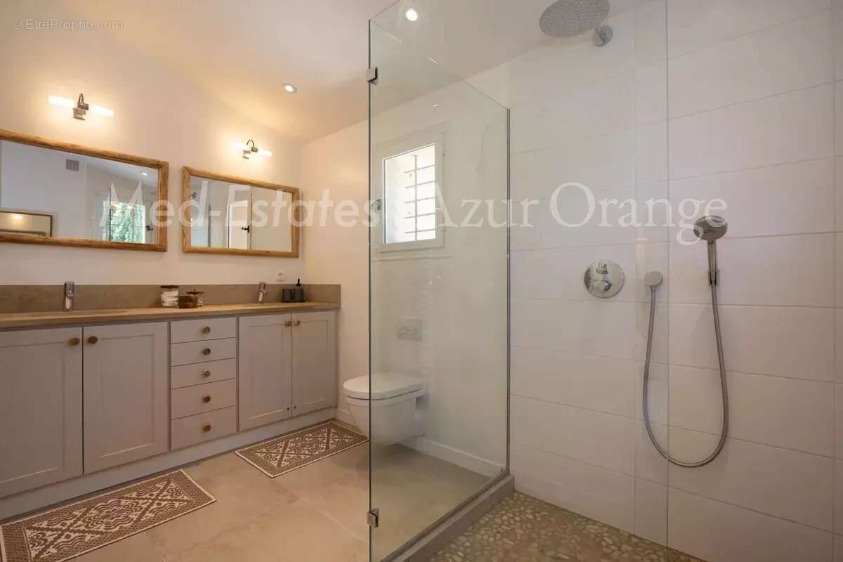 Villa d'exception avec vue panoramique à Grimaud. - photo 12