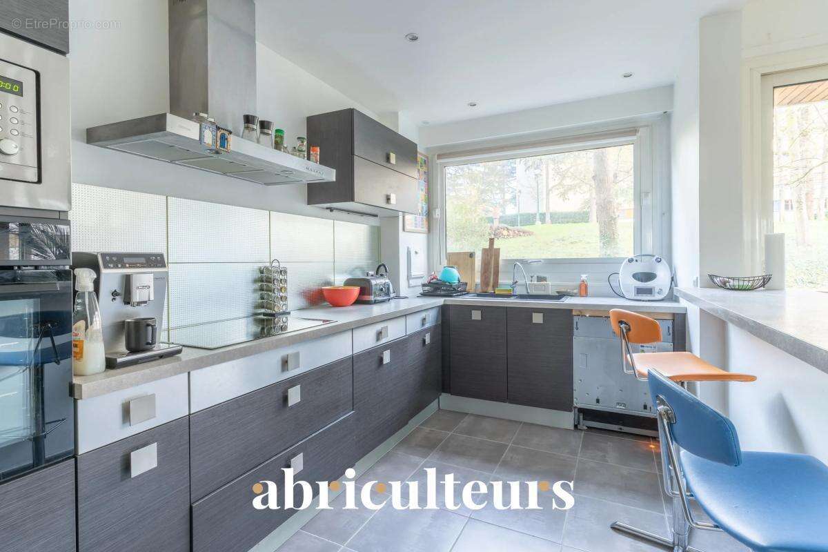 Appartement à LA CELLE-SAINT-CLOUD