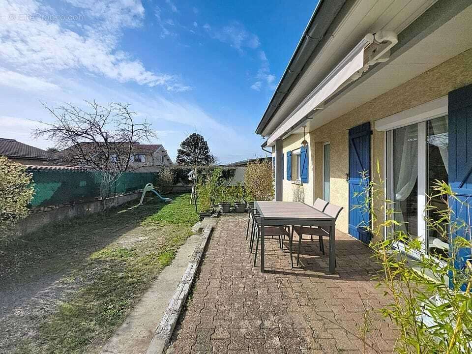Maison à LUZINAY