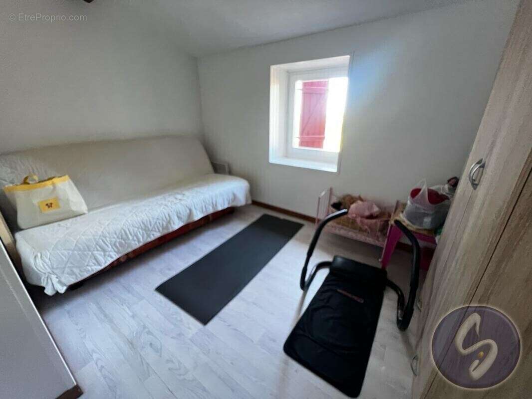 Maison à AZAY-LE-BRULE