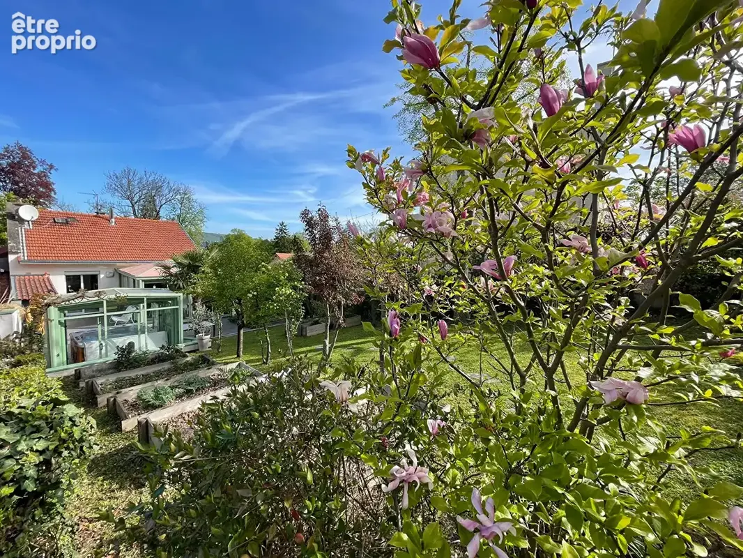 Royat - Maison avec panorama, jardin, terrasses et spa / 7 Pièces principales / 185 m² / Parcelle 942 m² - photo 10