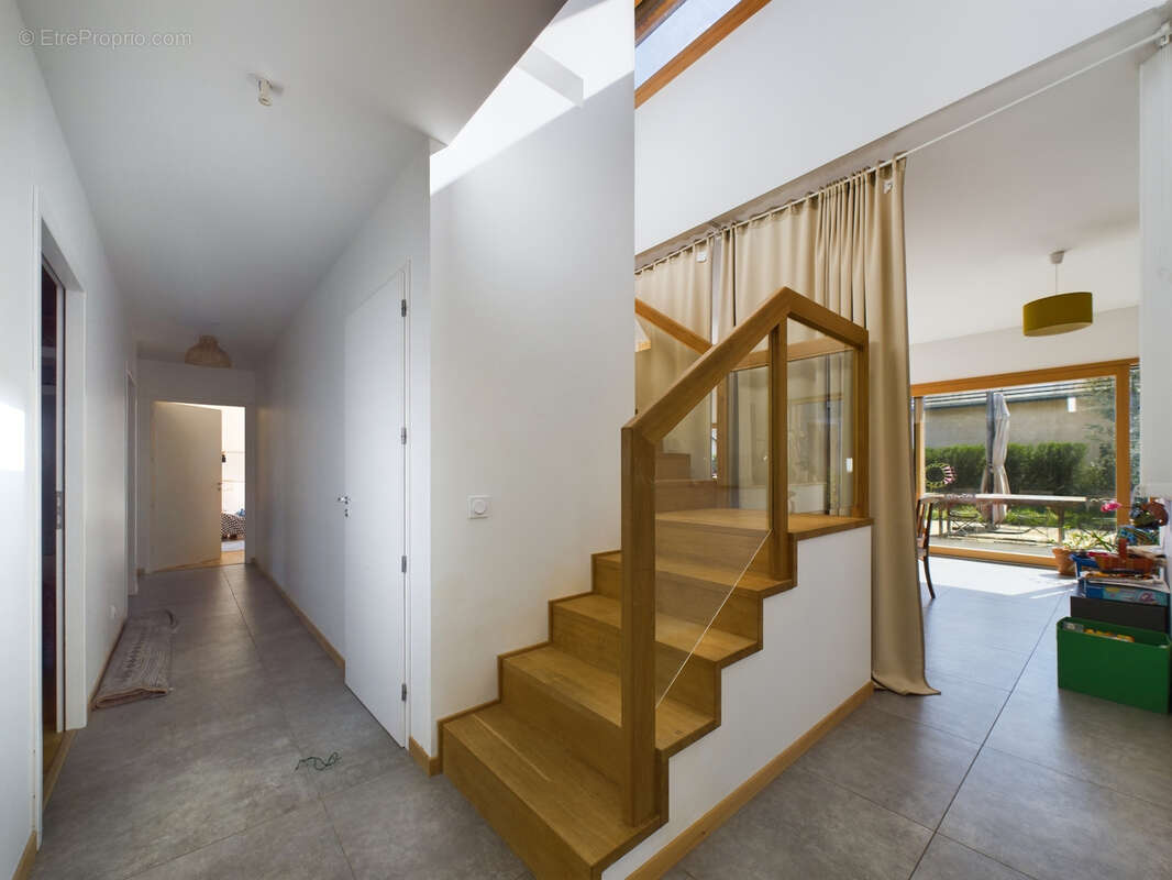 Maison à VIVIERS-DU-LAC