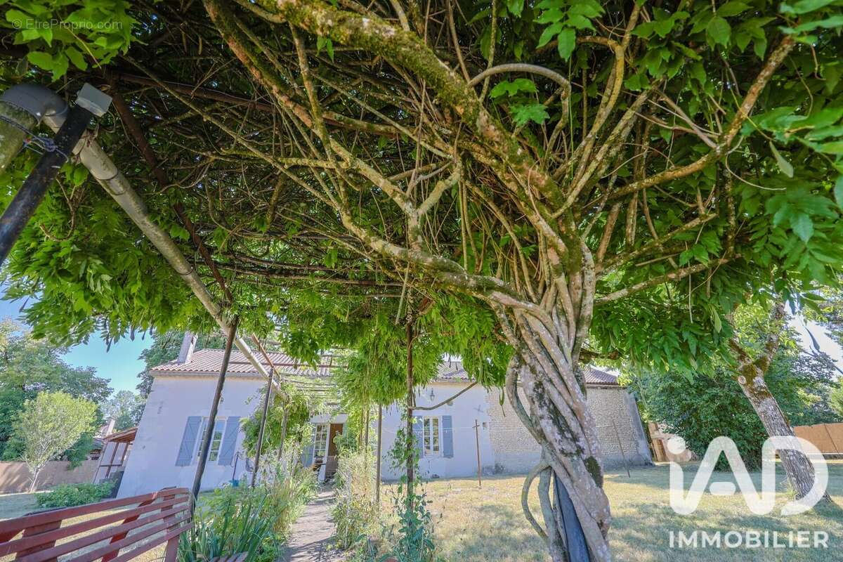 Maison 148 m² à Petit-Bersac  - photo 5