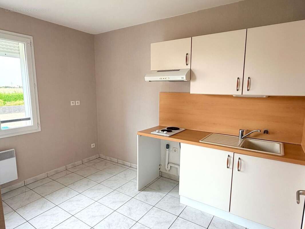 Appartement 62 m² à Saint-Jean-D'angely  - photo 2