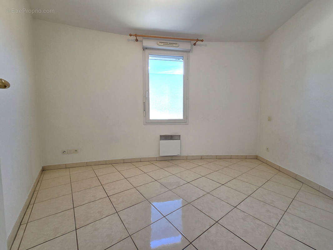 Appartement à SOLLIES-PONT