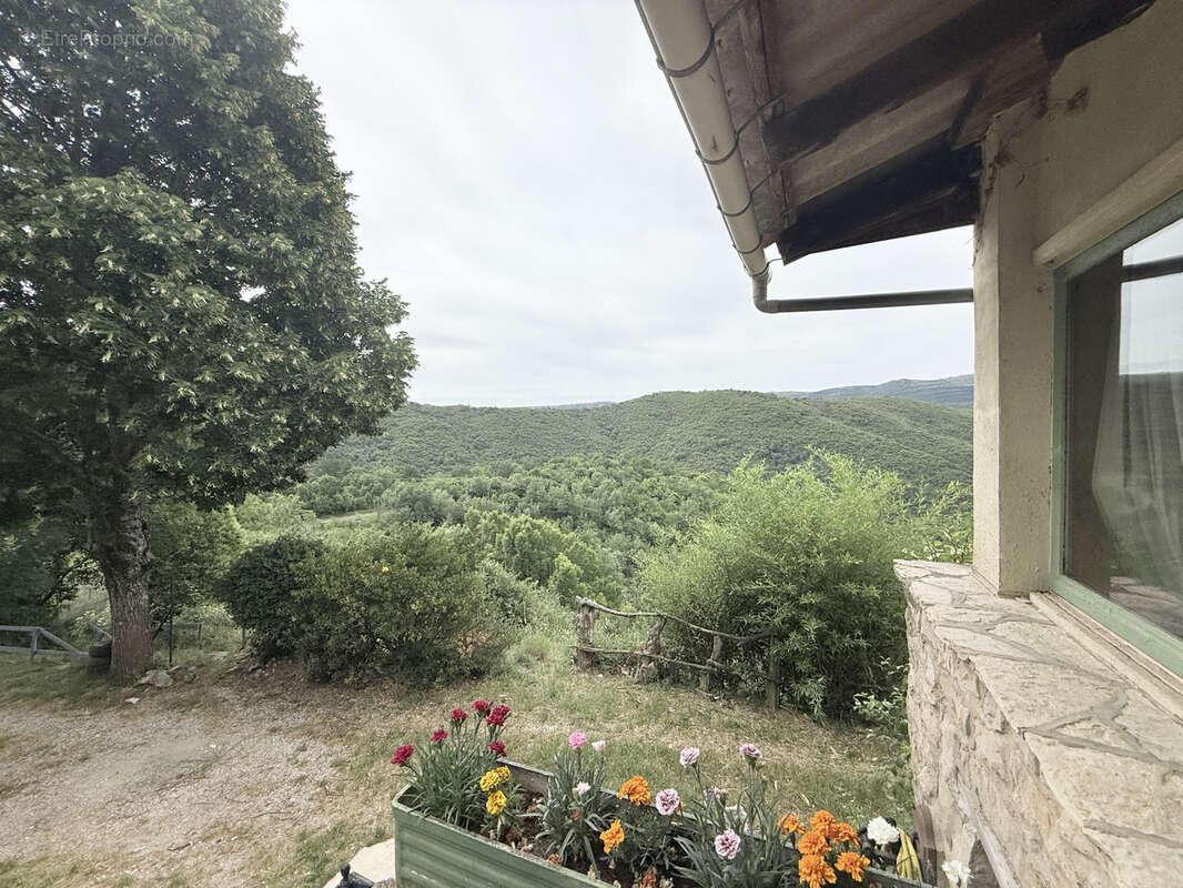 Sur les hauteurs avec une très jolie vue au calme. - photo 3
