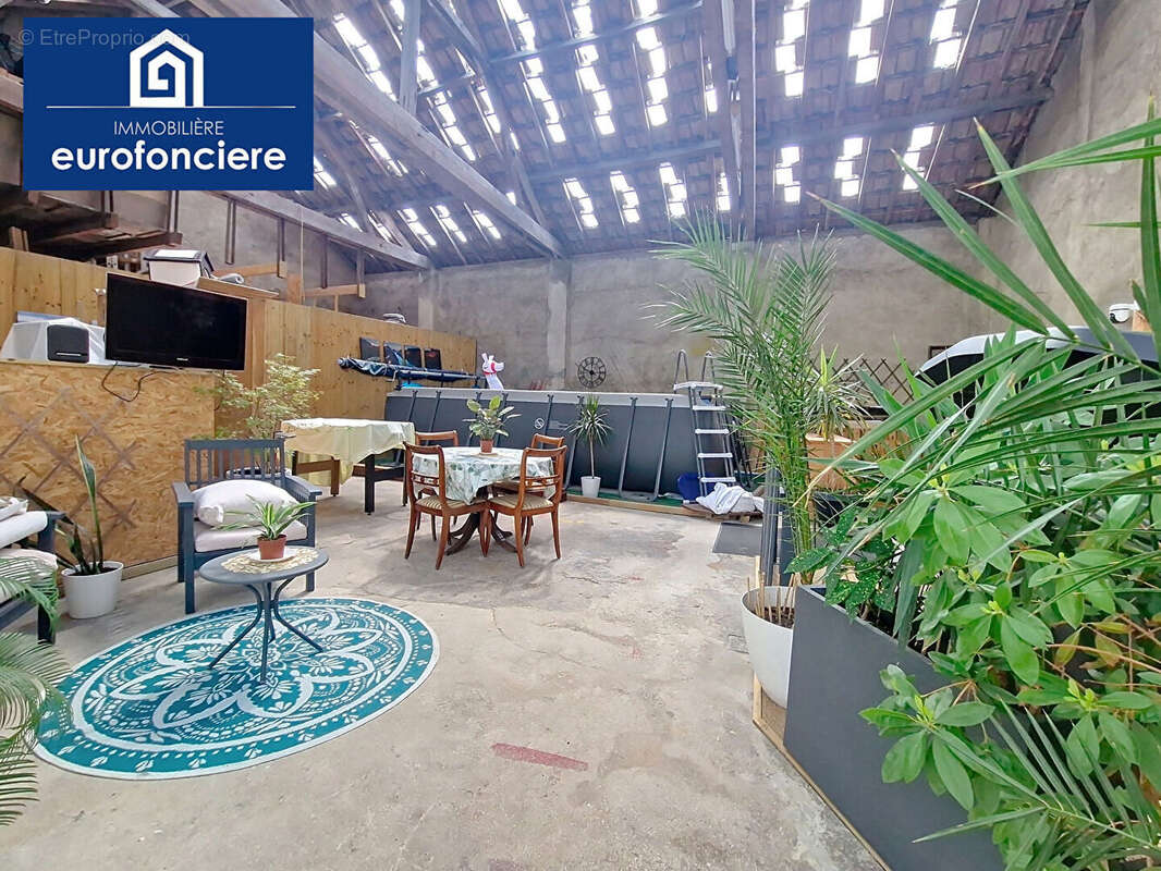 Maison à LA CHAPELLE-SAINT-LUC