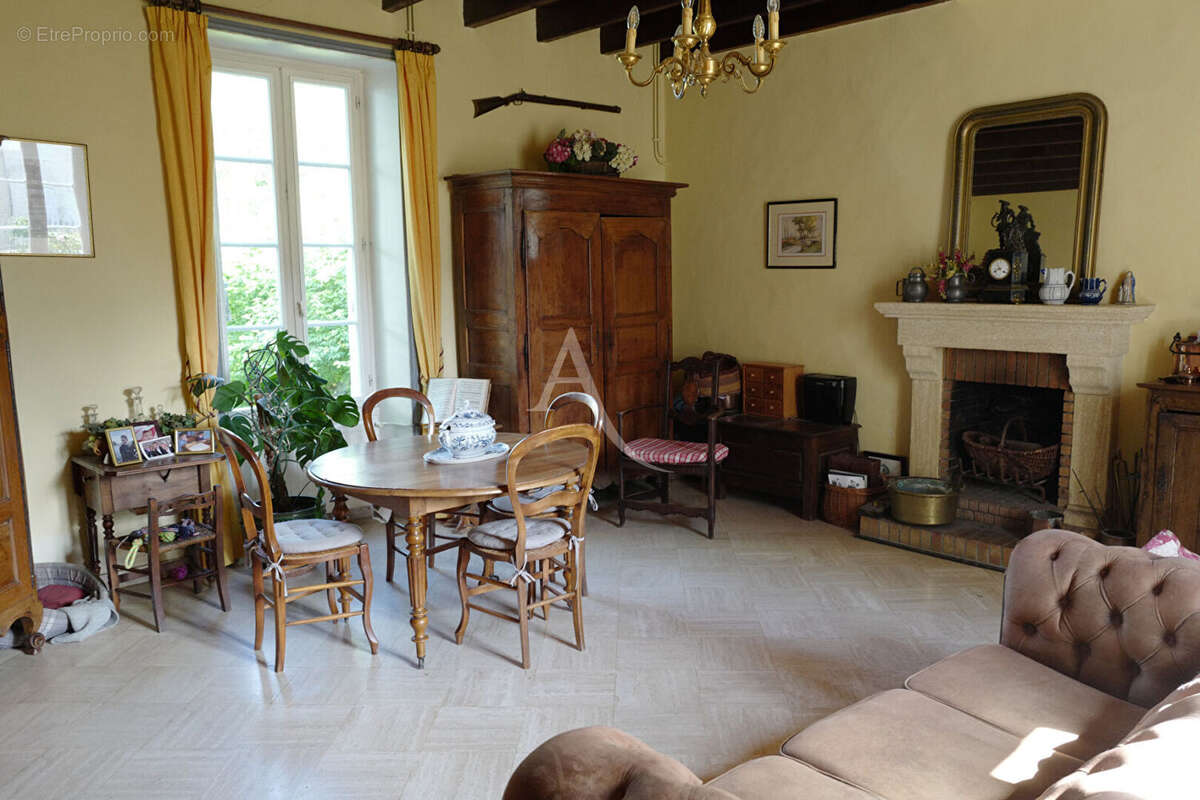 Maison à CURZON