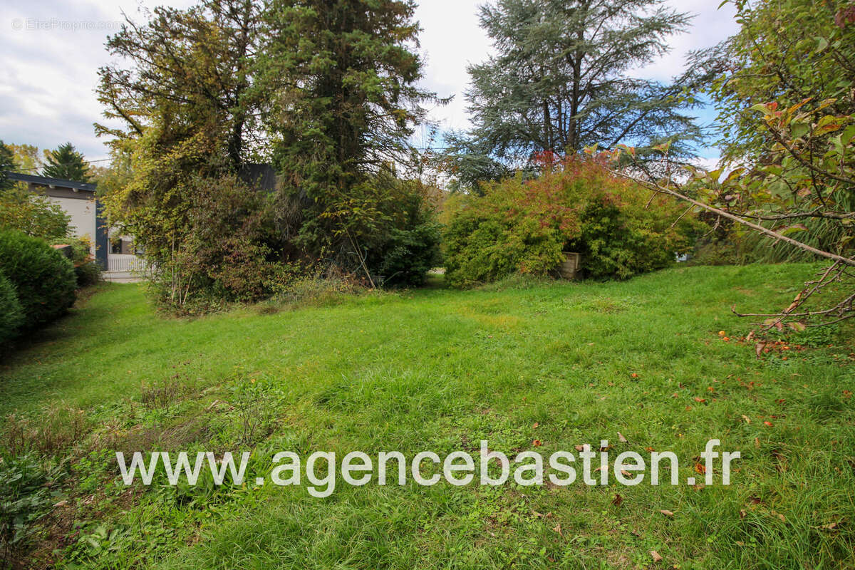 Terrain à DIVONNE-LES-BAINS