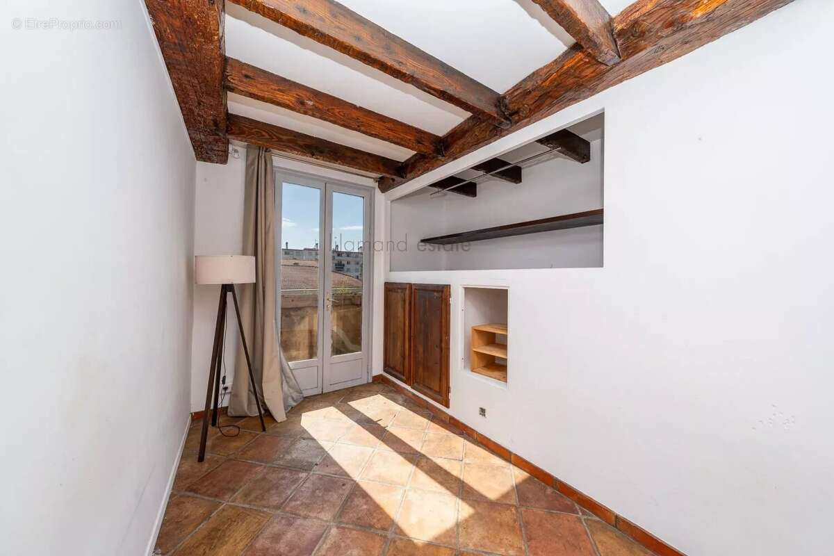 Cannes oxford – immeuble monopropriete de 440 m² avec stockage , voitures et appartement. - photo 10