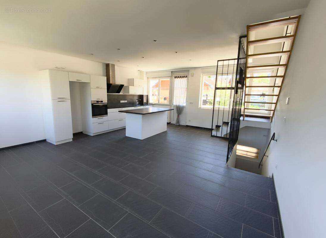 Maison  mitoyenne en triplex 3 pièce(s)  80 m2 - photo 3