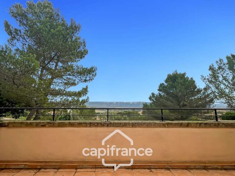 Appartement à MALLEMORT