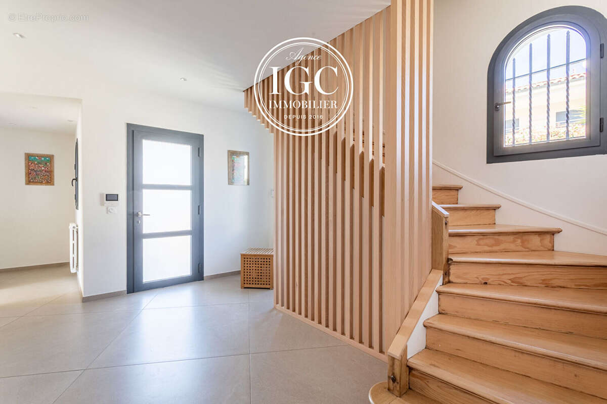 Villa de 200 m2 avec vue mer à Carry - photo 11