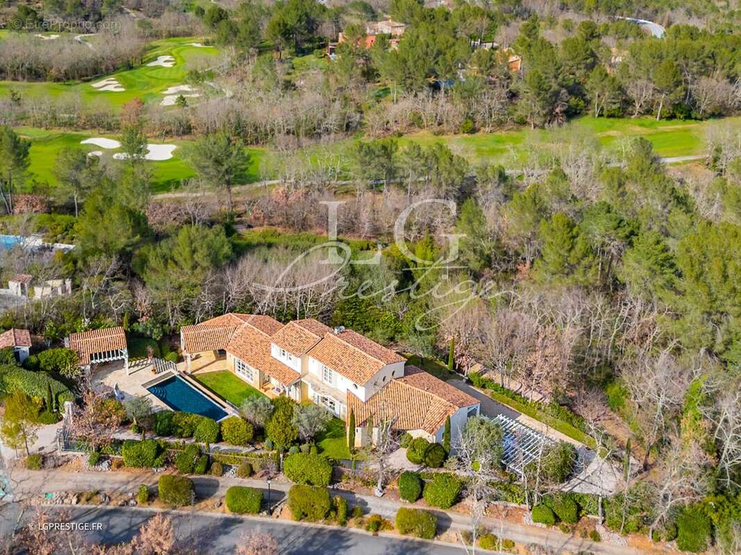 Maison à TOURRETTES