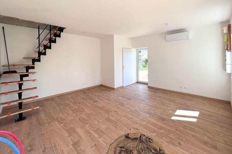 Maison à GREZIEU-LA-VARENNE