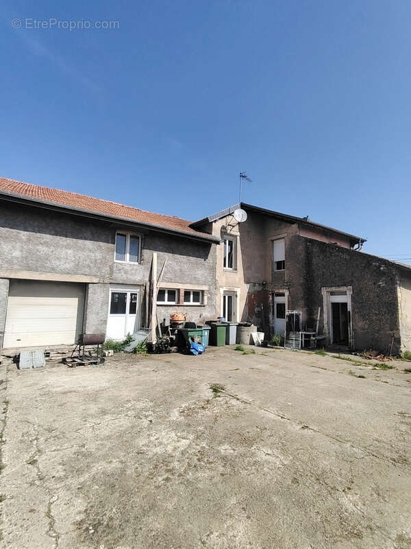 Maison à DAMPVITOUX