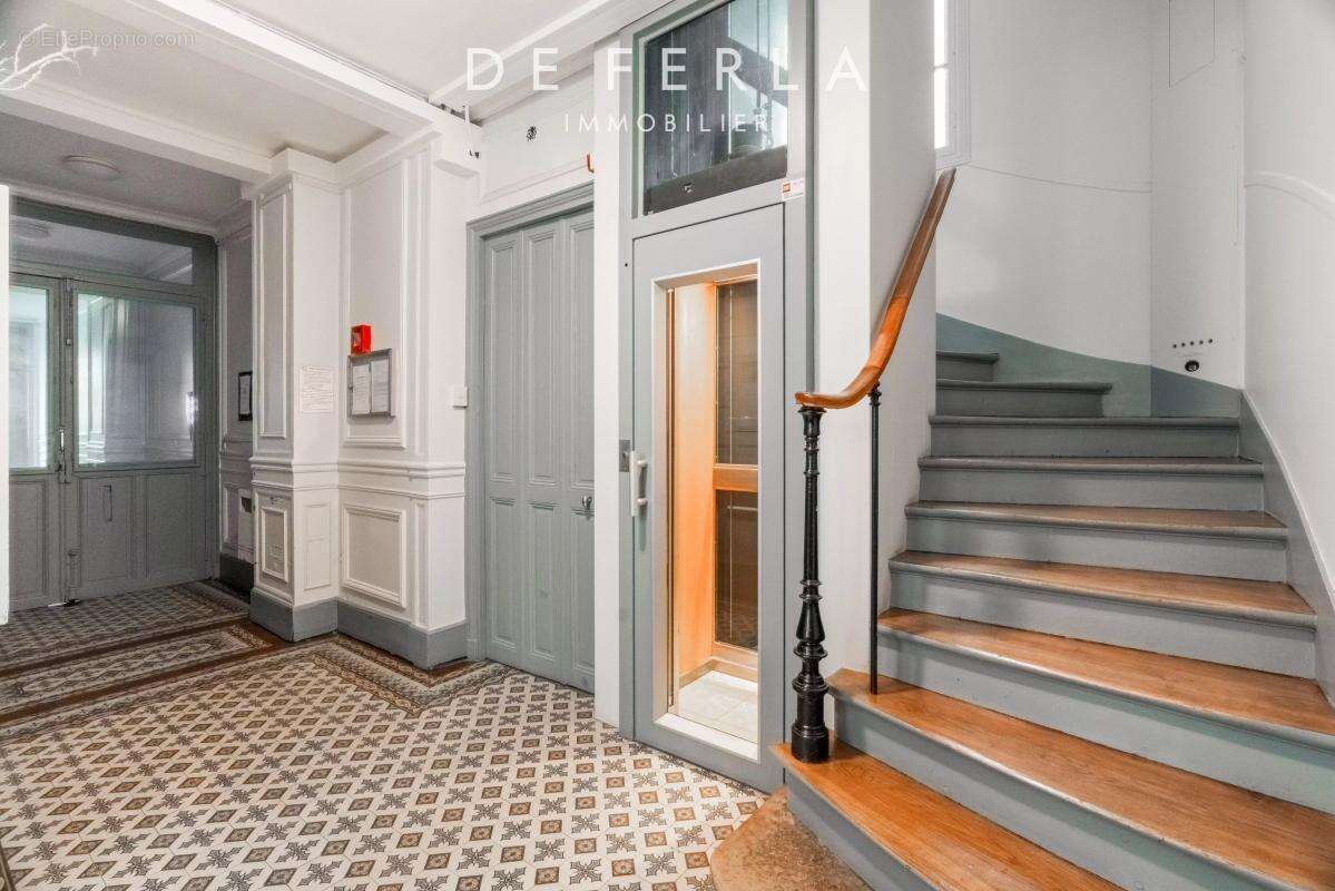 Appartement à PARIS-14E