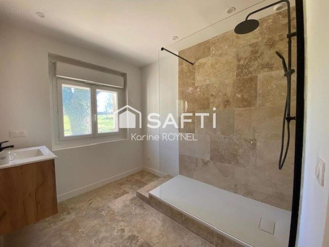 Photo 6 - Maison à LUSSAC