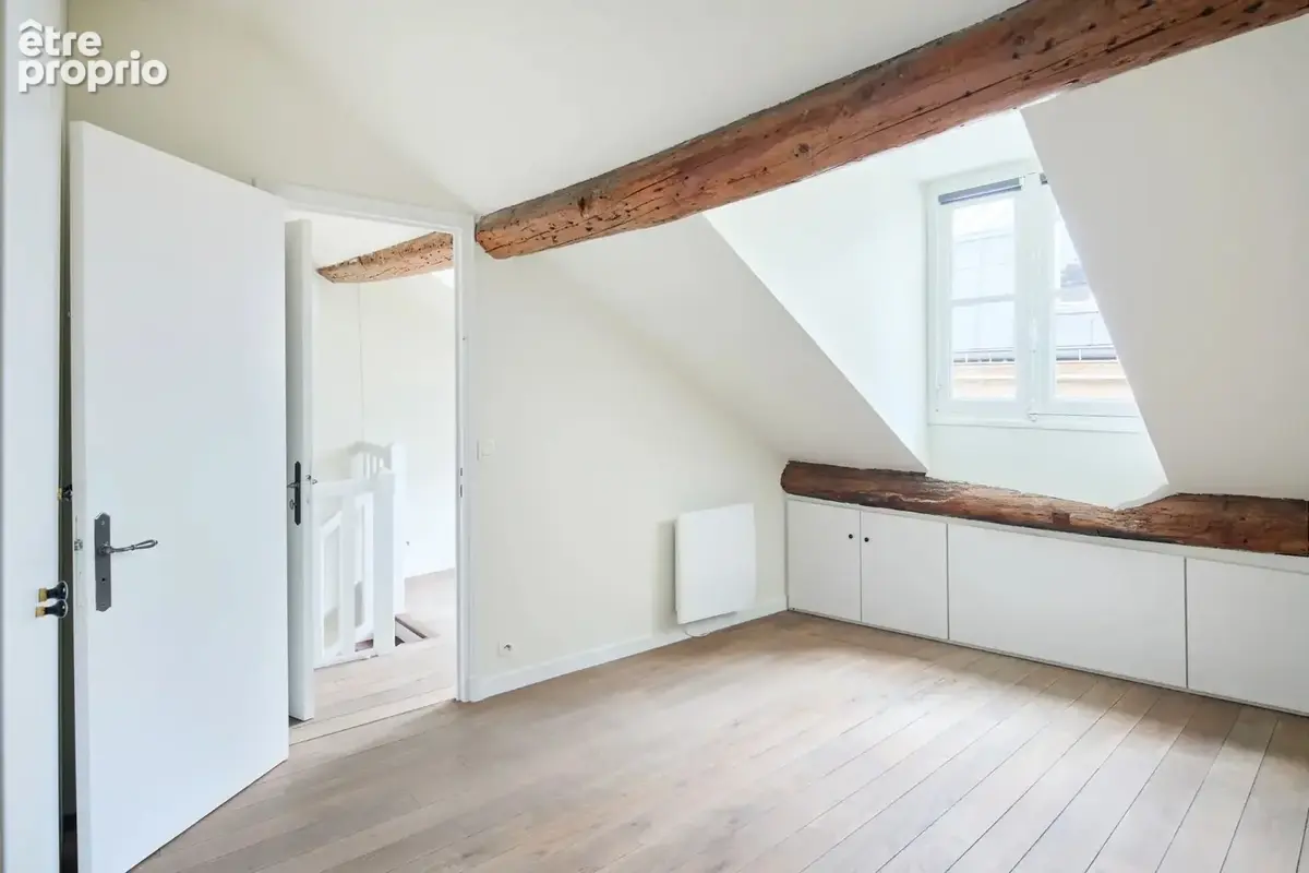 Un petit immeuble de charme dans le Haut Marais - photo 2