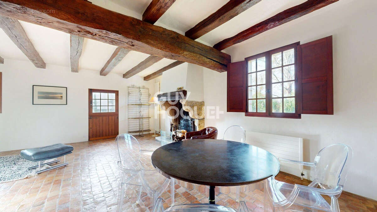 Maison à SAINT-CYR-SUR-LOIRE