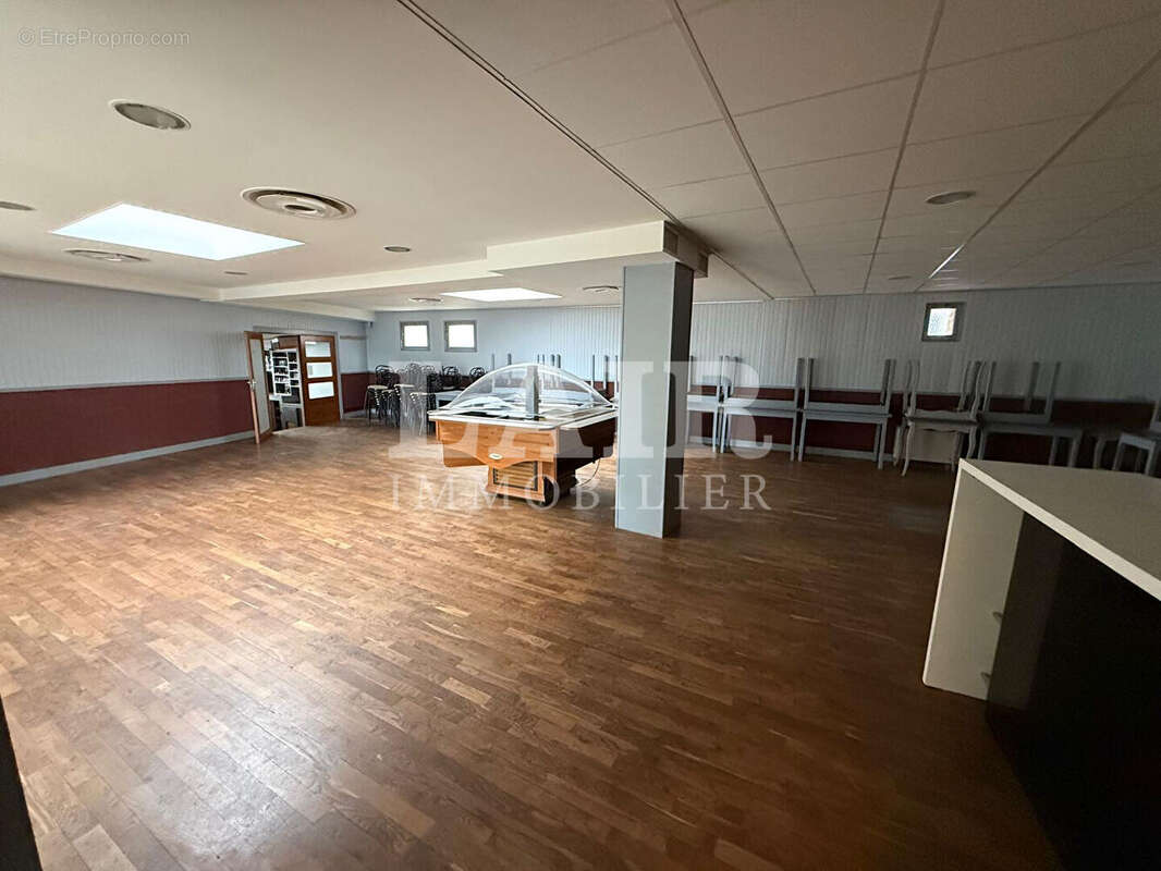 Commerce à LA CHAPELLE-AU-RIBOUL