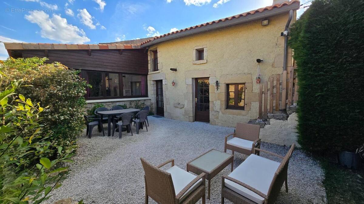 Photo 1 - Maison à SAINT-MAURICE-LA-CLOUERE