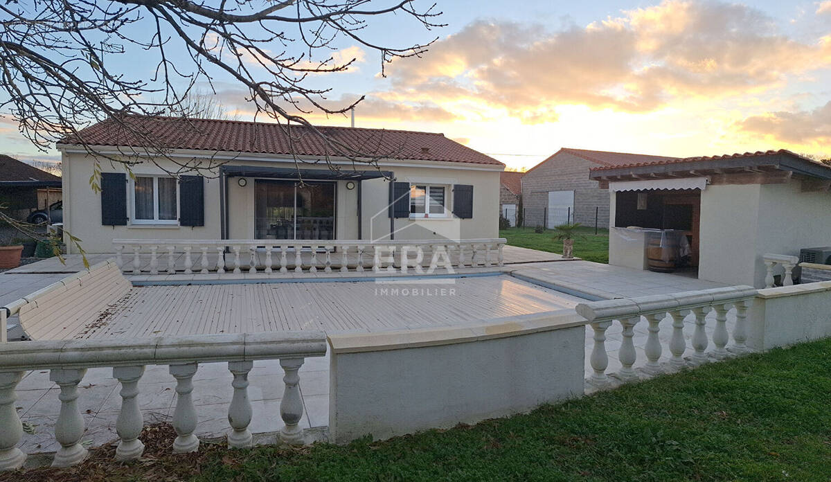 Maison à LA ROCHE-CHALAIS