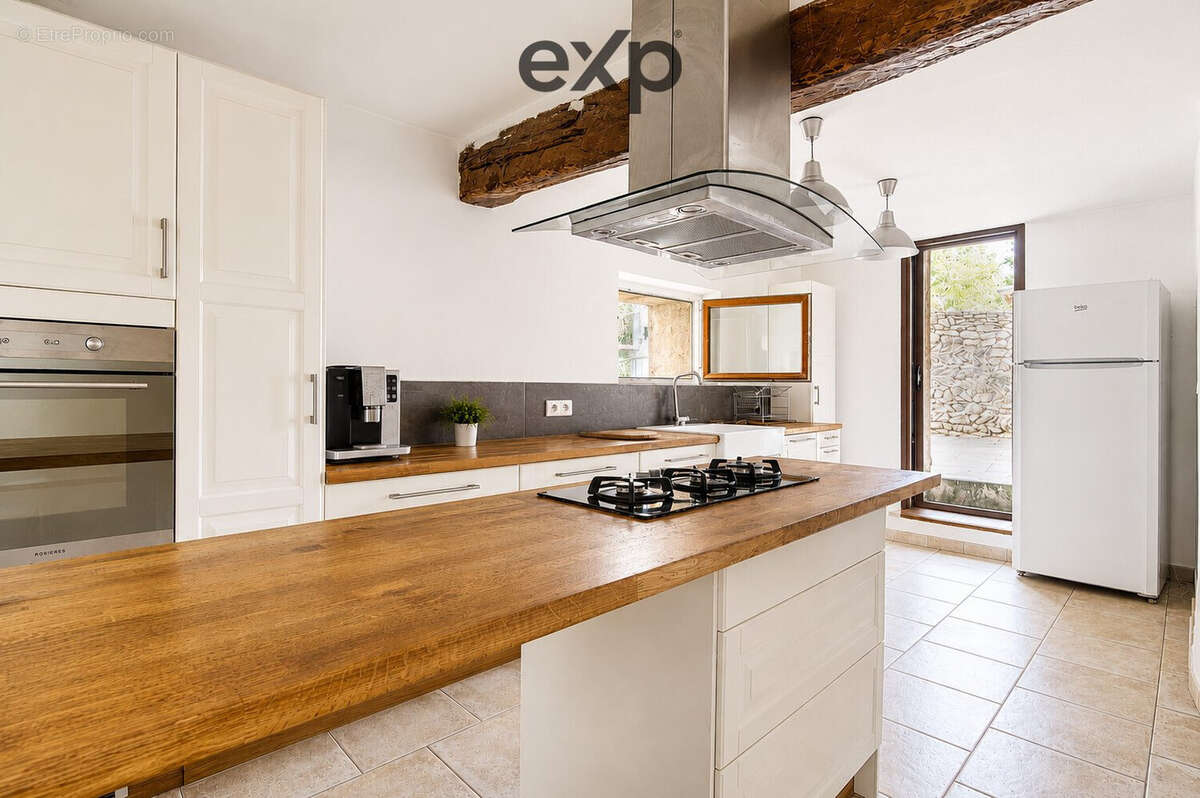 Maison 293 m² à Saint-Saturnin-Les-Apt  - photo 9