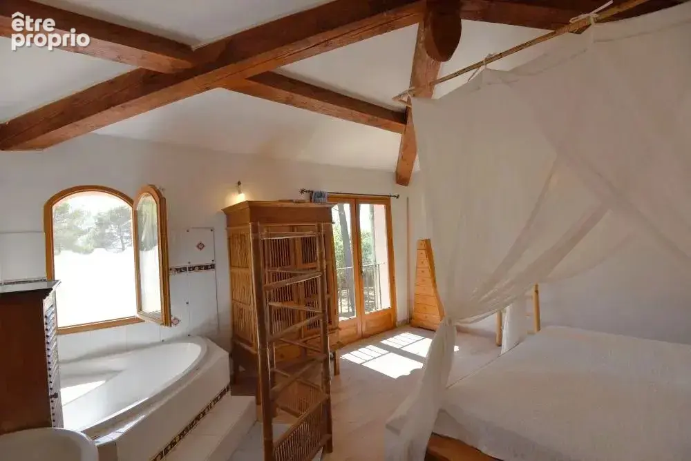 Villa de caractère avec 4 chambres et piscine terrain de 2095 m² - photo 7