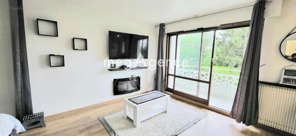 Appartement à COMBS-LA-VILLE