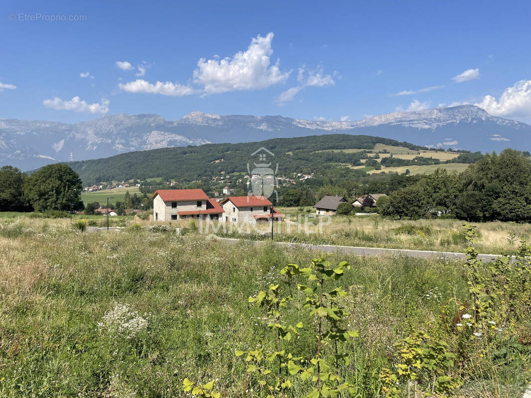 Terrain à JARRIE