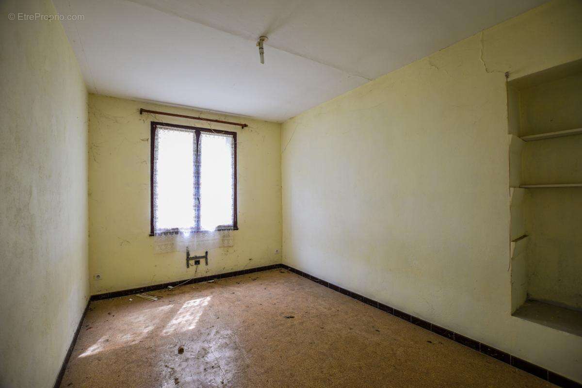 Maison à SAINT-LAURENT-DES-ARBRES