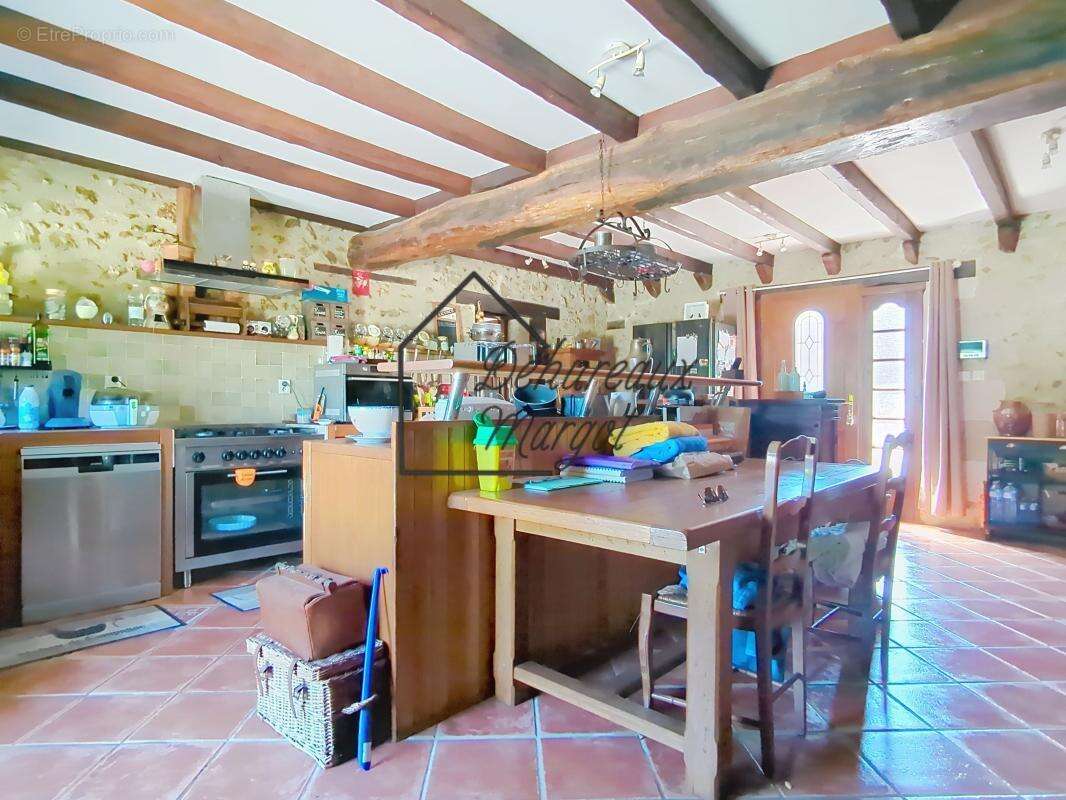 Maison 244 m² à Mazieres-De-Touraine  - photo 4